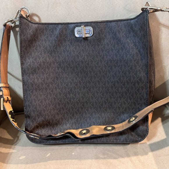 Michael Kors Bag - Picture 2 of 6